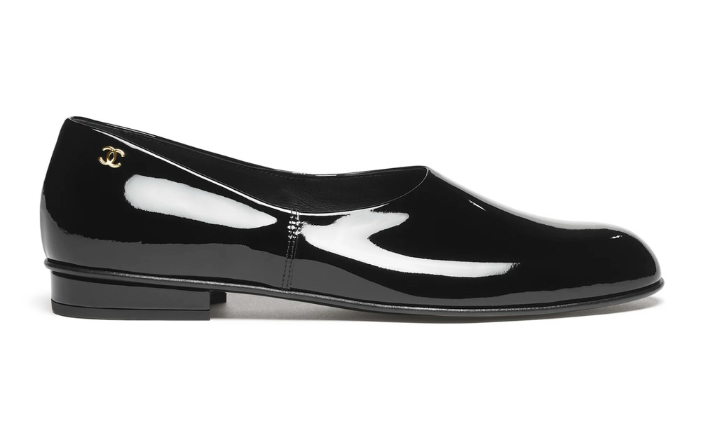 Chanel RUNWAY 25C Black Patent CC Logo Slip On Moccasin Ballet Loafer Flat 38c